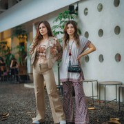 Bisa Kamu Tiru, Ini Outfit Seleb Ibu dan Anak yang Selalu Terlihat Kompak dan Modis