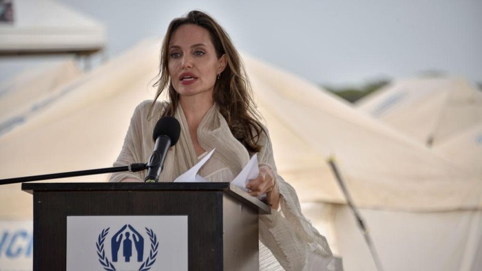 5 Gestur Wajib Dihindari Saat Bicara di Depan Umum, Ketahuan Nervous!