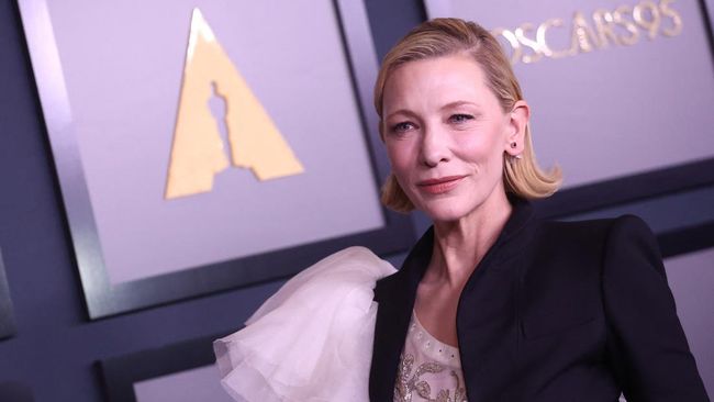 Guillermo Del Toro mengaku Cate Blanchett memohon kepada dirinya untuk mengikutsertakan aktris itu ke film stop-motion Pinocchio.