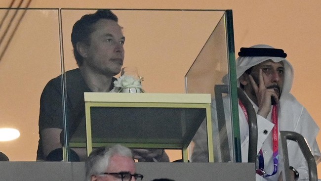 CEO Tesla dan Twitter Elon Musk menonton langsung final Piala Dunia 2022 bersama CEO Qatar Investment Authority (QIA) Mansoor Bin Ebrahim Al-Mahmoud.