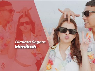 img-title Fadly Faisal & Rebecca Klopper Dikritik Gegara Mesra di Kolam Renang
