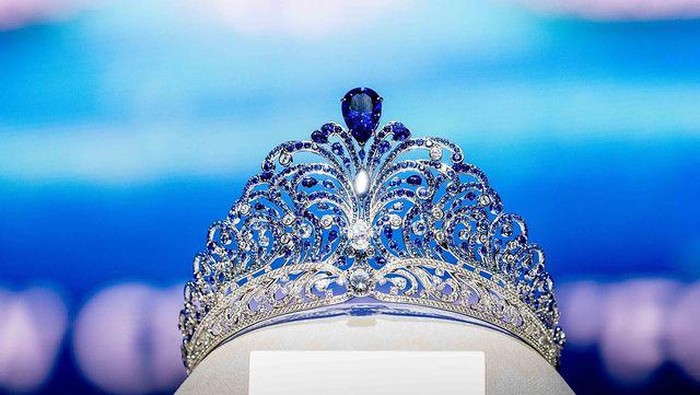 Perbedaan dengan Mahkota Sebelumnya