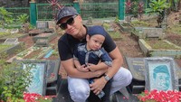 Menyentuh, Gala Sky Kunjungi Makam Vanessa Angel di Hari Kelahiran Sang Ibunda