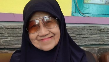 img-title Ibu Nike Ardilla Meninggal Dunia, Melly Goeslaw: Selamat Jalan Mamih