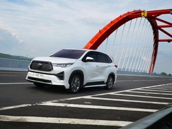 Toyota Klaim Penjualan Mobil Hybrid Naik Usai Dapet Insentif