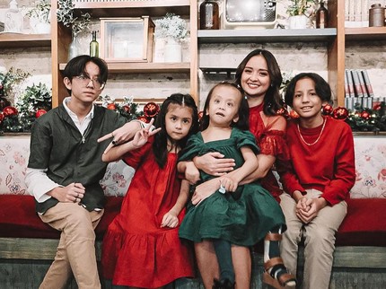5 Potret Natal Joanna Alexandra Bareng Anak-anaknya, Dibanjiri Doa & Dukungan