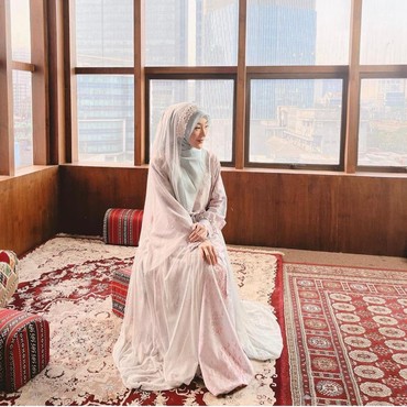 Larissa Chou Pamer Pakai Baju bak Pengantin, Mawar AFI: Suka Bikin Deg-degan