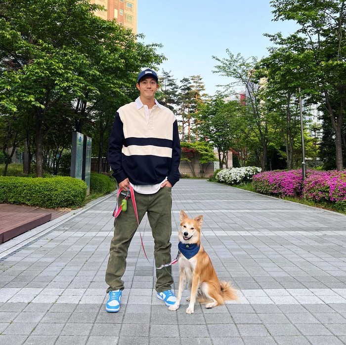 Lee Ki Woo Lee Ki-woo adalah aktor Korea Selatan dengan tinggi 193 cm. Ia dikenal ketika bermain di