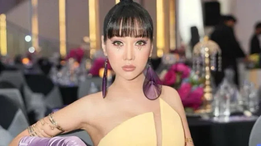 Magang Jadi Pelayan di Karen’s Diner, Lucinta Luna Lempar Burger Pakai Tenaga Dalam