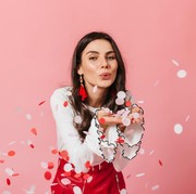 Tips Makeup Cantik Alami Saat Natal untuk Acara Ibadah dan Kumpul Hangat dengan Keluarga