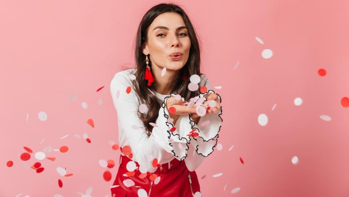 Tips Makeup Cantik Alami Saat Natal untuk Acara Ibadah dan Kumpul Hangat dengan Keluarga