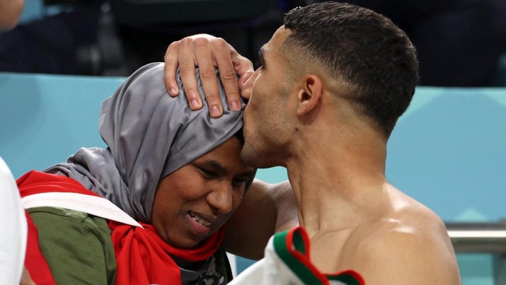 Morocco's defender #02 Achraf Hakimi (R) is greeted by his mother at the end of the Qatar 2022 World Cup Group F football match between Belgium and Morocco at the Al-Thumama Stadium in Doha on November 27, 2022. (Photo by Fadel Senna / AFP) (Photo by FADEL SENNA/AFP via Getty Images)