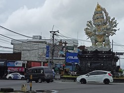 Patung Wisnu Murti Dipelaspas Besok, Jalur ke Tanah Lot Dialihkan