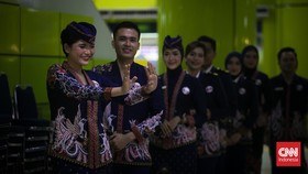 FOTO: Anne Avantie Buat Seragam Baru untuk Prama, Prami KAI