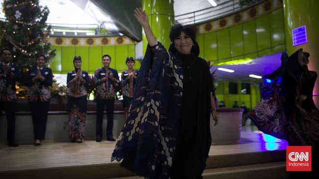 FOTO: Anne Avantie Buat Seragam Baru untuk Prama, Prami KAI