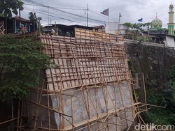 Tembok Antilongsor Jembatan 3 Cilebut Sudah Hampir Rampung!