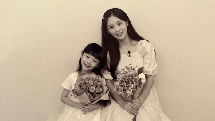 Potret Soyul bersama putrinya