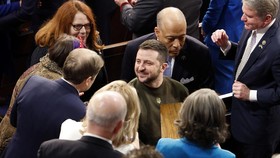 Haru Zelensky Disambut Tepuk Tangan Tanpa Henti di Kongres AS