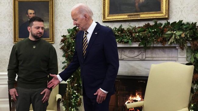 Presiden Joe Biden menyatakan Ukraina dan AS terus bersatu untuk menggagalkan rencana Presiden Rusia Vladimir Putin terkait invasi. 