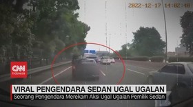 VIDEO: Viral Pengendara Sedan Ugal-Ugalan