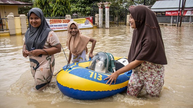 Aceh sedang mengalami cuaca hujan lebat yang berpotensi mengakibatkan banjir di sejumlah wilayah.