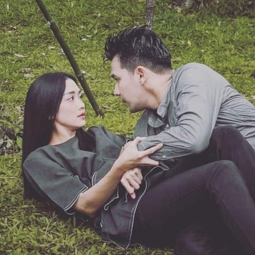 Jonathan Frizzy Serius dengan Ririn Dwi Ariyanti?