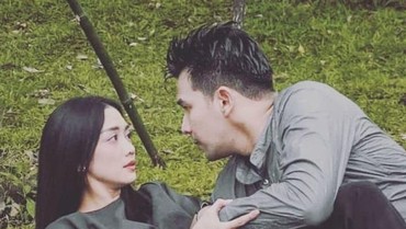 img-title Jonathan Frizzy Serius dengan Ririn Dwi Ariyanti?
