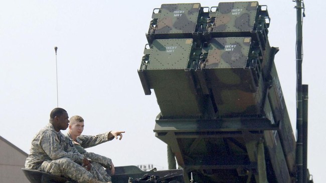 NATO termasuk AS semakin getol kirim senjata dan alutsista ke Ukraina untuk melawan agresi Rusia, apakah perang akan semakin berkobar?