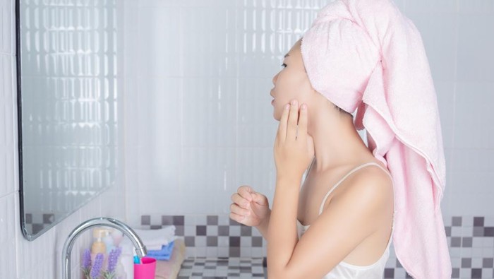 Rutinitas skincare agar kulit glowing/Freepik/Jcomp