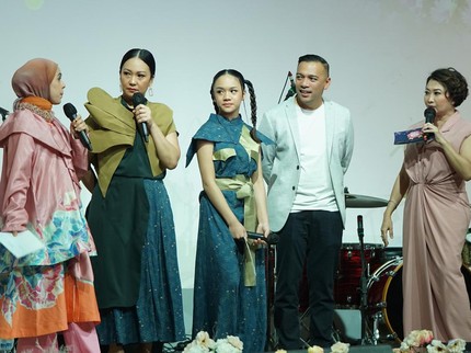 Rahasia Kekompakan The Baldy's Family, Nola dan Suami Sering Ngobrol dengan Anak