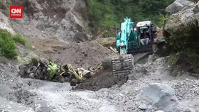 VIDEO: Tebing Di Lereng Gunung Merapi Longsor, 2 Orang Tewas