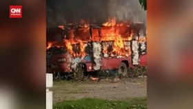 VIDEO: Bus Berlogo PDIP Dibakar Bocah SD Di Blitar, Dianggap Angker