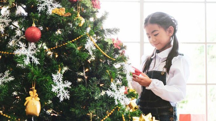 7 Tradisi Menghias Pohon Natal Paling Unik Dari Berbagai Negara Ada Yang Hias Pohon Pisang 0346