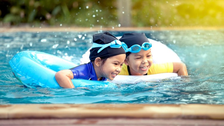 13 Kolam Renang Terdekat di Jakarta, Lengkap dengan Harga Tiket Masuk