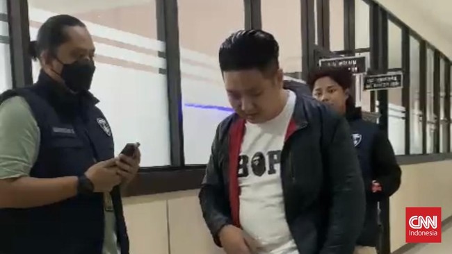 Kejaksaan Tinggi Jawa Tengah menyebut tersangka Agus Hartono mencoba kabur melarikan diri saat diperiksa oleh penyidik.