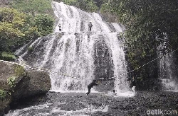 Curug Cibubuay, Wisata Air Terjun Baru yang Asyik di Sukabumi