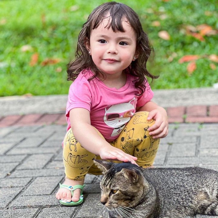 <p>Seiring bertambahnya usia, Baby Chloe tumbuh menjadi anak yang menggemaskan. Melalui media sosial Instagram, Asmirandah kerap bagikan potret sang putri, nih. (Foto: Instagram @asmirandah89) <br /><br /><br /></p>