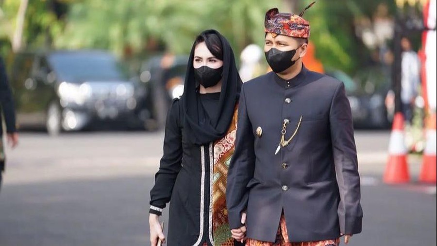 Arumi Bachsin dan Emil Dardak