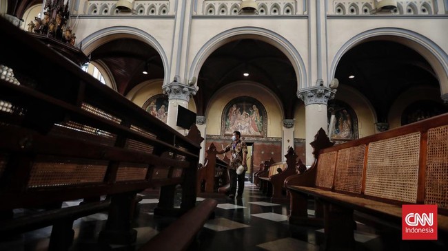 Polda Metro Jaya mengerahkan tim penjinak bom (jibom) guna melakukan sterilisasi di 1.385 Gereja menjelang ibadah Hari Raya Natal 2022.