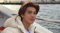 <p>Maudy Koesnaedi bersama suami dan putranya, Eddy Meijer, menghabiskan akhir tahun dengan pergi berlibur ke luar negeri, Bunda. Eddy merupakan putra semata wayang Maudy dan Erik Meijer. (Foto: Instagram @eddy_mm)</p>