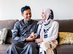 Apakah Anak yang Berkeluarga Tetap Harus Menafkahi Orang Tuanya?