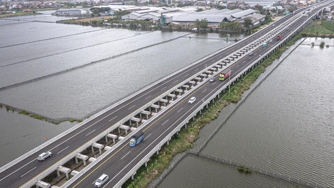 PT Bukit Asam Tbk kembali menggandeng PT Jasa Marga (Persero) Tbk untuk memperluas pembangunan pembangkit listrik tenaga surya (PLTS) di jalan tol.