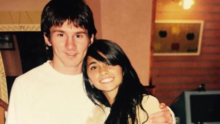 Lionel Messi dan Antonela Roccuzzo Lionel Messi dan Antonela Roccuzzo