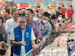Harga Pangan Merangkak Naik saat Nataru, Zulhas Klaim Ada yang Turun