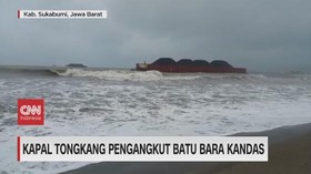 VIDEO: Kapal Tongkang Pengangkut Batu Bara Kandas