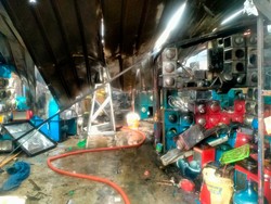 Pabrik Krupuk di Pesanggrahan Jaksel Terbakar, Gegara Gas Bocor