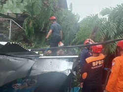Korban Pohon Tumbang Sungai Lariang Makassar Jadi 5 Orang, 1 Masih Terjebak