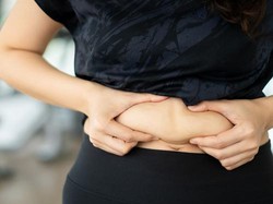 Cara Mudah Enyahkan Perut Gelambir, Sesimpel Rutin Berdiri