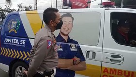 Polisi Tilang Mobil Ambulans Parpol Lawan Arus di Puncak