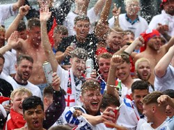 Polisi Jerman Sarankan Fans Inggris Ngisap Ganja daripada Ngebir